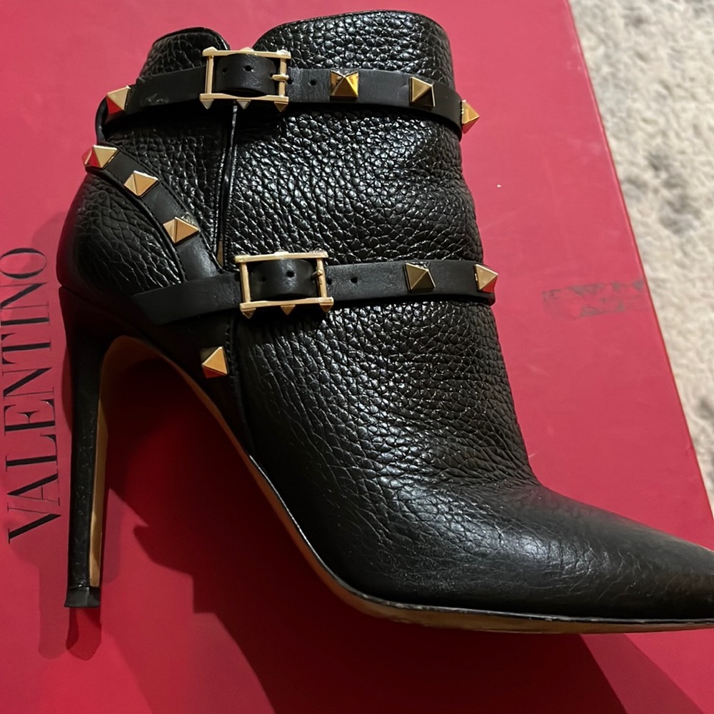 🎉HOST PICK🎉 Valentino Rockstud  Ankle Boots SIZE 5